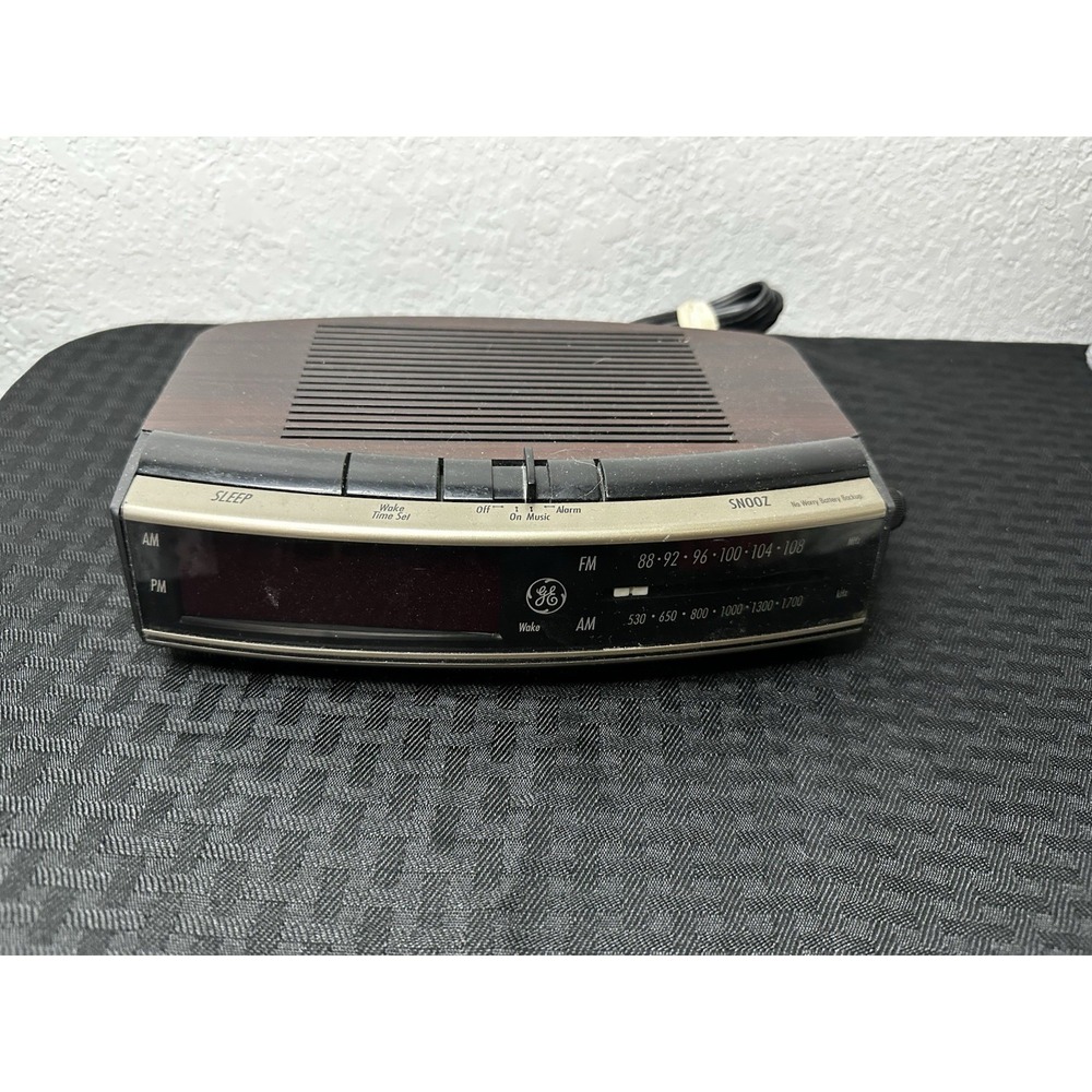 Vintage 1980's GE General Electric FM/AM Dual Alarm Digital Clock‎ Radio 7-4619A